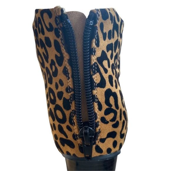 Qupid faux leopard suede ankle booties size 10 - Picture 3 of 6